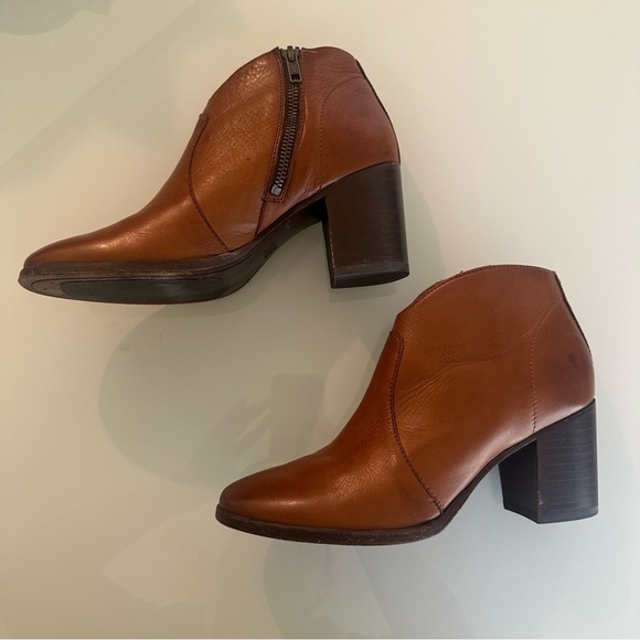 FRYE Nora Zip Short Ankle Boots Leather Women Size 7B Nutmeg Brown 79929 Western - Picture 2 of 9
